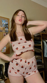 Çilek Desenli Pembe Askılı Şortlu Takım Zalle